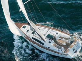 Oceanis 40 available for charter in Paros with Archipel Club.