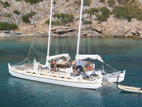 Cabin charter cruise on Astarte yacht with Archipel Club.
