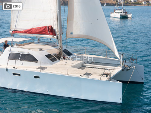 Avec ses dimensions parfaites et sa grande manoeuvrabilité, le Punch 41 se faufile partout et gagne souvent de vitesse les autres catamarans!