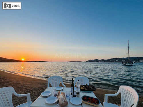 Diner sur une plage déserte non loin du bateau.