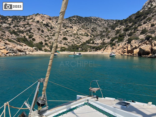 About to drop anchor and having lunch onboard. Grocery shopping is typically carried out in Paros on day 1 while resupplying, if necessary, can be done in any of the other islands.